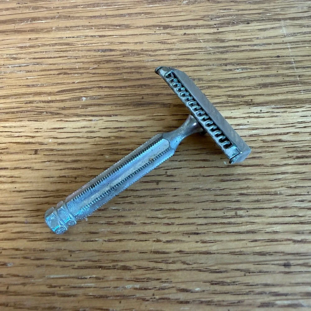 Vintage Ever Ready Single Brooklyn NY Edge Safety Razor Silver Tone Opening